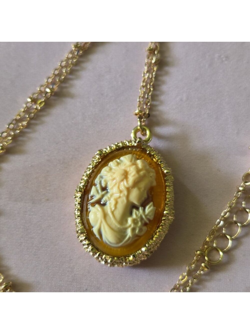 Vintage Gold Tone Molded Resin Cameo Pendant Necklace Victorian Bridgerton - Picture 2 of 11